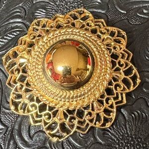 Trifari Signed 80s Vintage Gold Brooch